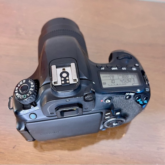 Canon EOS 60D Digital SLR Camera, Zoom Lens EF 80-200mm, 2-Batteries, Charger - Picture 8 of 17